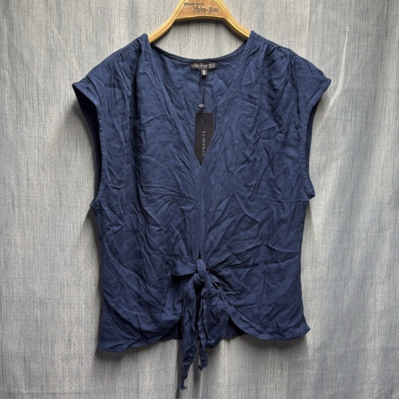 🚩 Dynamite Navy Blue Women's Top size small NWT - Picture 2 of 8